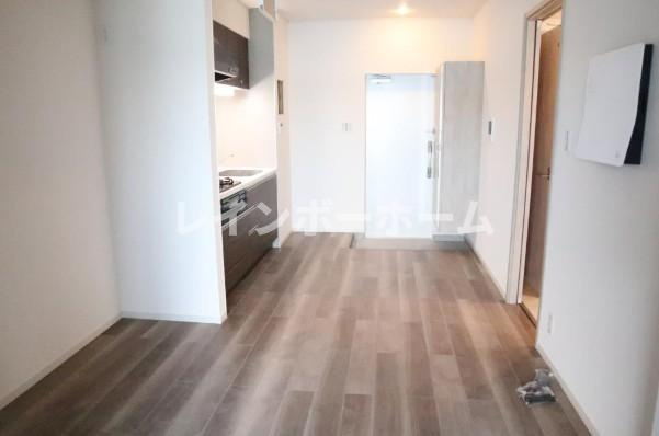 特典：仲介手数料が半額です!!の居間・リビング