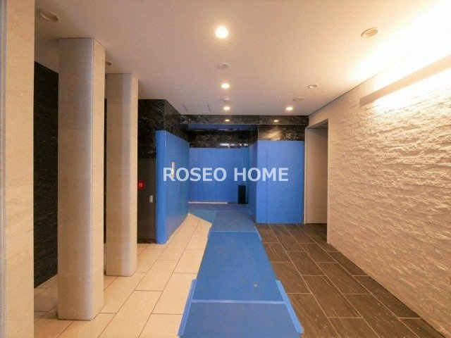 エスリード弁天町グロリアのロビー