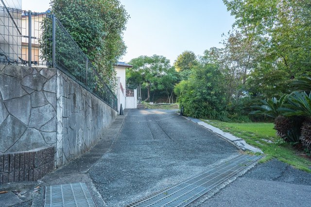 【土地】福岡市東区名島1丁目の前面道路含む現地写真|自然・歴史を感じられる住宅地
