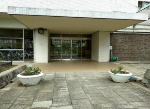 亀戸二丁目団地第9号棟のエントランス