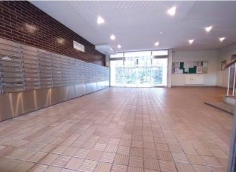 亀戸二丁目団地第9号棟のエントランス