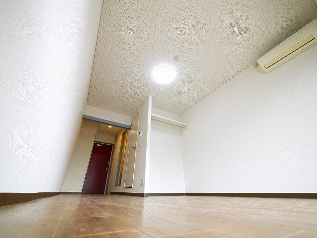 シャンテムーランの内装|明るい色調の室内です