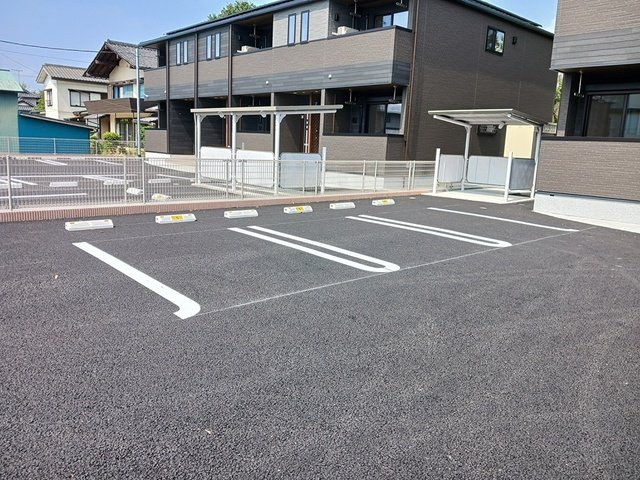 ヒカルサ加須イーストⅡの駐車場
