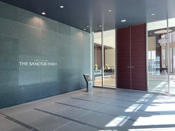 【エントランス】 | 【風除室】ホテルのようなエントランスアプローチ。もちろんオートロックです！強固なセキュリティで安心！