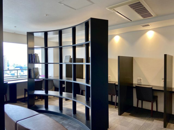 【その他共用部分】 | 【スタディルーム】Wi-Fiも完備！読書や勉強、ホームワークにじっくり取り組みたいときに。