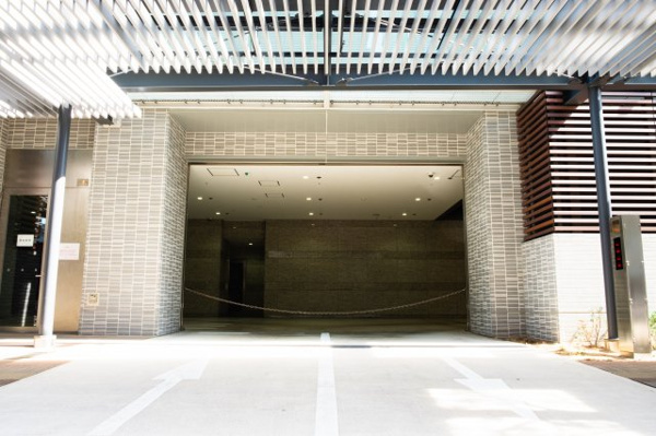 【駐車場】 | 【敷地内駐車場】タワーパーキングはもちろんの事、来客用の駐車場も完備しています！