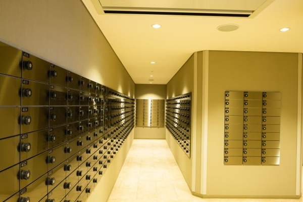 【設備】 | 【メールコーナー】シンプルなデザインで使い勝手の良い郵便受けです。きちんと管理されておりきれいです！