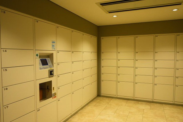【設備】 | 【宅配ボックス】大小さまざまなサイズに対応！宅配時間を気にせずお出かけいただけます！