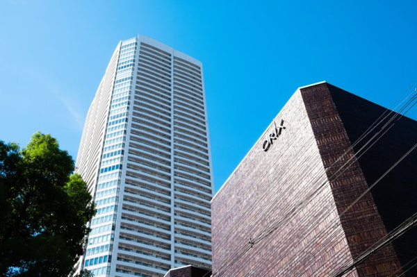 【周辺】 | 【外観】隣にはイベントや演劇などが行われるオリックス劇場があります。