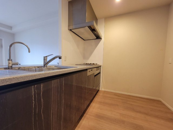 【キッチン】 | 【キッチン】カウンターキッチンとなっており、景色を楽しみながらお料理していただけます◎