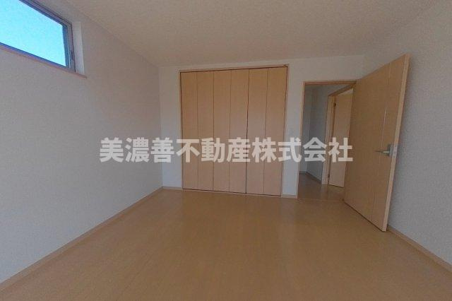 ６６０６３　岐阜市柳津町南塚中古戸建ての洋室