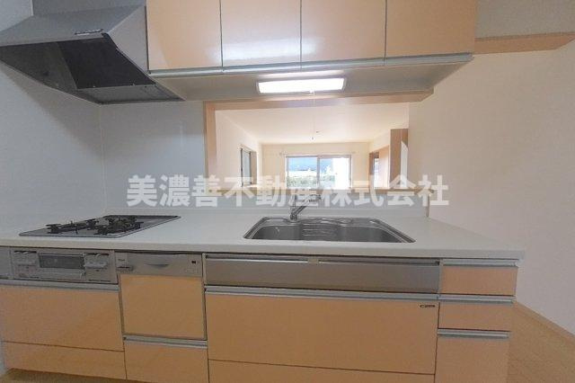 ６６０６３　岐阜市柳津町南塚中古戸建てのキッチン