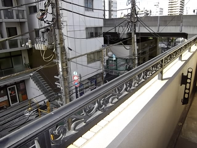 アグレ本八幡のバルコニー
