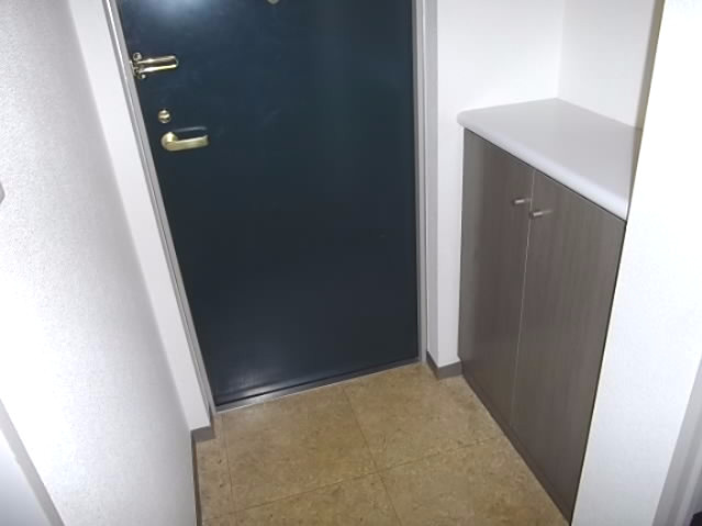 アグレ本八幡の玄関