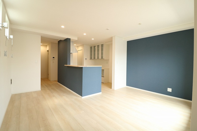 【居間・リビング】 | 練馬区東大泉7丁目　未入居一戸建住宅　全5棟　（保谷店） | 暮らしの中心となるリビングは、ご家族で心地良く過ごせる空間に。