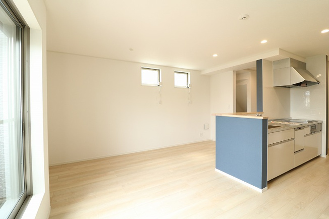 【居間・リビング】 | 練馬区東大泉7丁目　未入居一戸建住宅　全5棟　（保谷店） | 会話の機会が自然と増えるリビング階段を採用。