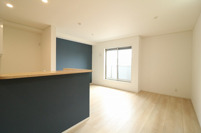 【居間・リビング】 | 練馬区東大泉7丁目　未入居一戸建住宅　全5棟　（保谷店） | 2階なので外からの視線が気になりにくくゆったりとお過ごしいただけます。