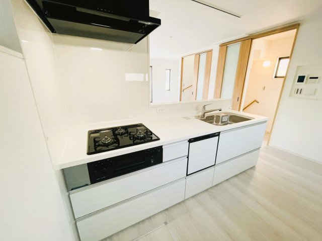 昆陽南３丁目　建築条件付き土地のその他|【キッチン/施工例】
キッチンからリビングを見渡せるため、お料理中でもお子様の様子を見守ることができますね！目を離さずに家事ができるので安心ですね！