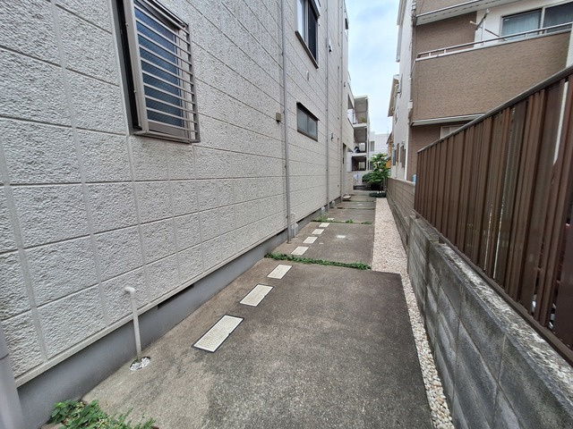 メゾン　プラージュのエントランス|エントランスアプローチ