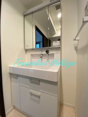 【洗面所】 | グランデュールⅢ江ノ島 | 明るい洗面所です