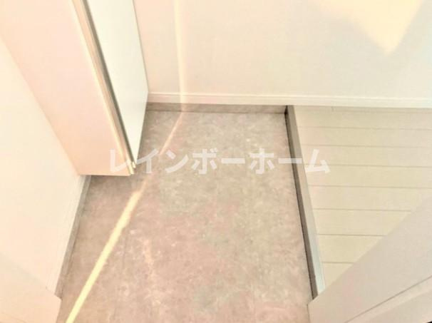 コスモポリタンの玄関