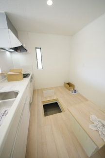 【キッチン】 | 【仲介手数料無料！！】府中市日新町４丁目　新築戸建て（全7棟）2号棟　4990万円