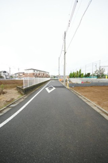 【前面道路含む現地写真】 | 【仲介手数料無料！！】府中市日新町４丁目　新築戸建て（全7棟）2号棟　5190万円
