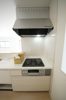 【キッチン】 | 【仲介手数料無料！！】府中市日新町４丁目　新築戸建て（全7棟）2号棟　4990万円