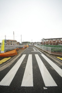 【前面道路含む現地写真】 | 【仲介手数料無料！！】府中市日新町４丁目　新築戸建て（全7棟）2号棟　5190万円