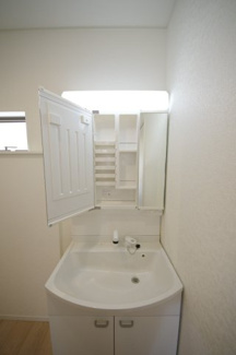 【独立洗面台】 | 【仲介手数料無料！！】府中市日新町４丁目　新築戸建て（全7棟）2号棟　4990万円