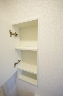 【収納】 | 【仲介手数料無料！！】府中市日新町４丁目　新築戸建て（全7棟）2号棟　4990万円 | トイレ内収納