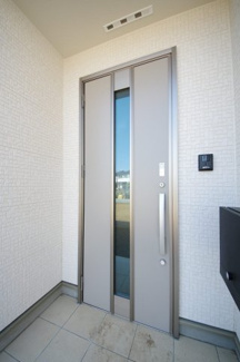 【玄関】 | 【仲介手数料無料！！】府中市日新町４丁目　新築戸建て（全7棟）2号棟　4990万円