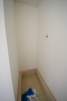 【収納】 | 【仲介手数料無料！！】府中市日新町４丁目　新築戸建て（全7棟）2号棟　4990万円 | 玄関土間収納