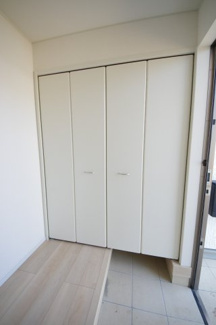 【収納】 | 【仲介手数料無料！！】府中市日新町４丁目　新築戸建て（全7棟）2号棟　4990万円 | 玄関収納