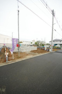 【前面道路含む現地写真】 | 【仲介手数料無料！！】府中市日新町４丁目　新築戸建て（全7棟）2号棟　5190万円 | 令和７年11月1日撮影　建築中