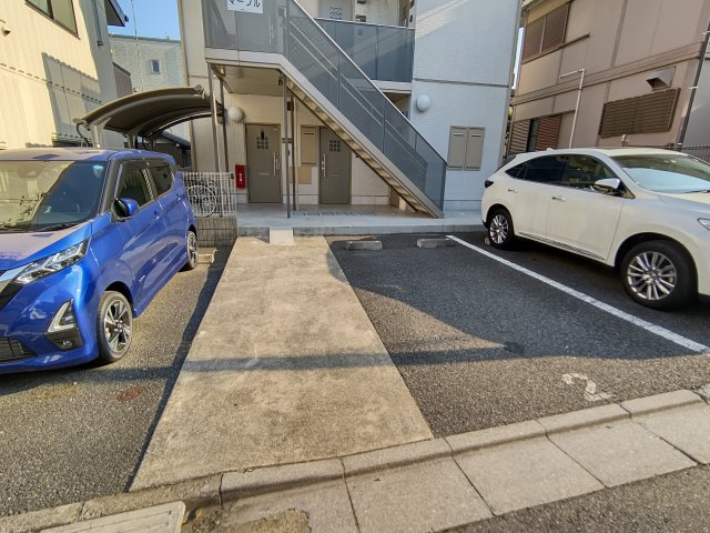 マープルの駐車場