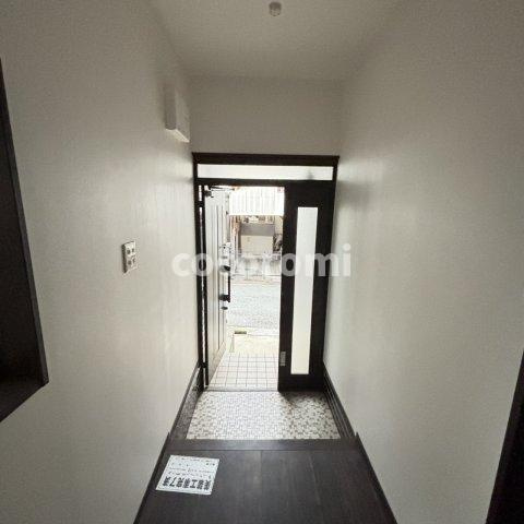 藤阪元町３丁目戸建ての玄関