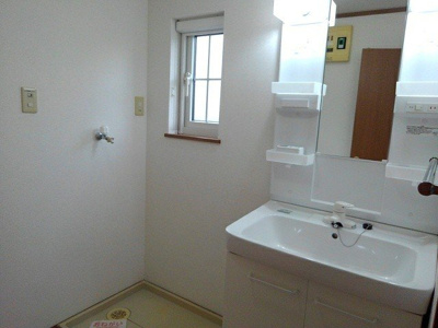 【洗面所】 | シャン・ド・フルール | 脱衣スペースもあります