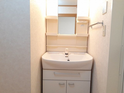 【洗面所】 | メゾン・プレインＤ | 明るい洗面所です