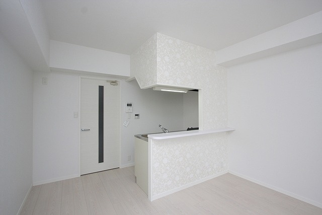 エンクレスト日赤通りの居間・リビング|こちらの居間で趣味の時間をお楽しみください