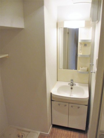 エンクレスト日赤通りの洗面所|明るい洗面所です