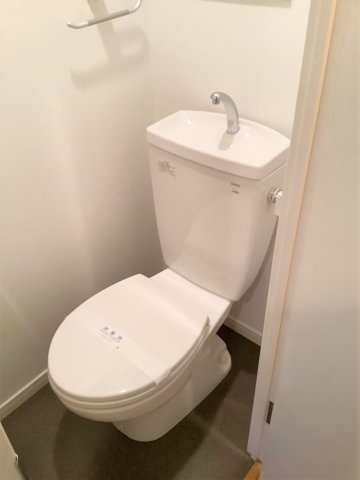 エンクレスト博多Ⅲのトイレ|ゆったりとした空間のトイレです