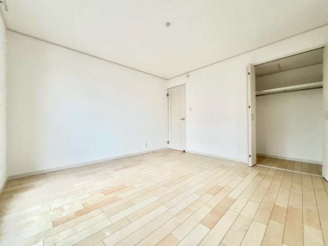 北区志茂3丁目　新築戸建　残2棟の洋室|部屋収納もバッチリです！見せる収納も流行っていますが、やはり見せない収納も大切ですね。(1号棟)

現地ご見学希望・資料請求などお気軽にお問い合わせ下さい！
03-5990-5201