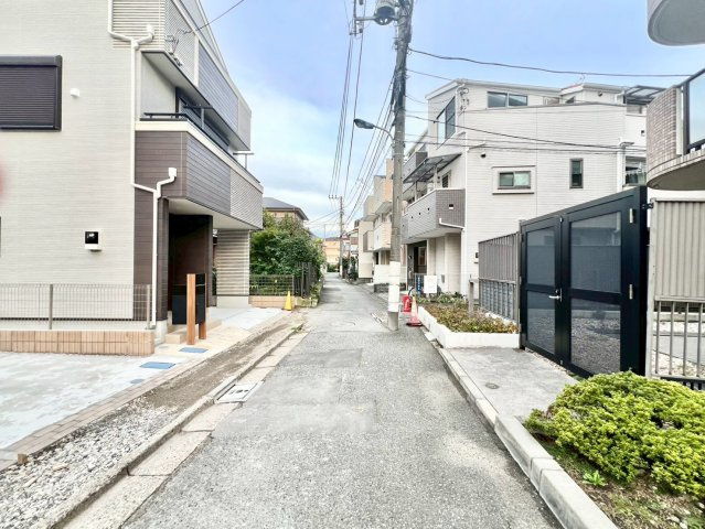 北区志茂3丁目　新築戸建　残2棟の前面道路含む現地写真|子育てしやすい住環境！教育施設や商業施設も徒歩圏内に充実。

ご内見希望・資料請求などお気軽にお問い合わせ下さい！
03-5990-5201