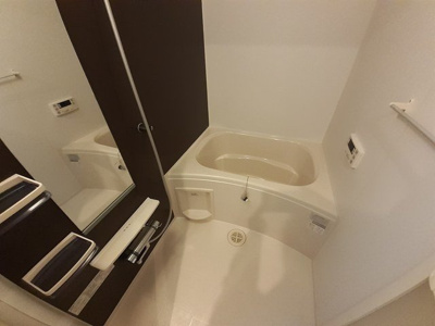 【浴室】 | ステュ－ディオ招提 | 落ち着いた空間のお風呂です