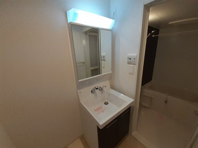 【洗面所】 | ステュ－ディオ招提 | 忙しい朝には欠かせない洗面所です