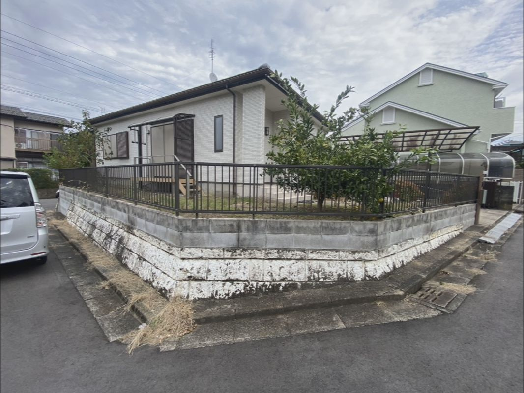 平屋　日吉台5丁目　中古戸建の前面道路含む現地写真