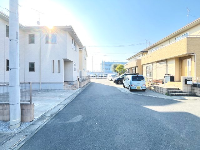 【前面道路含む現地写真】 | 熊谷市原島　中古戸建
