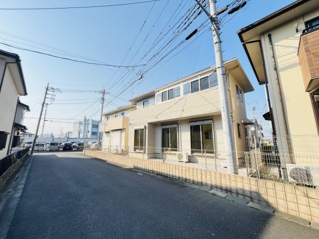 【前面道路含む現地写真】 | 熊谷市原島　中古戸建