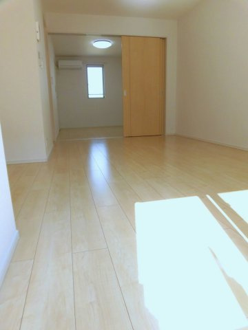 プロムナード牛川通 Gの居間・リビング